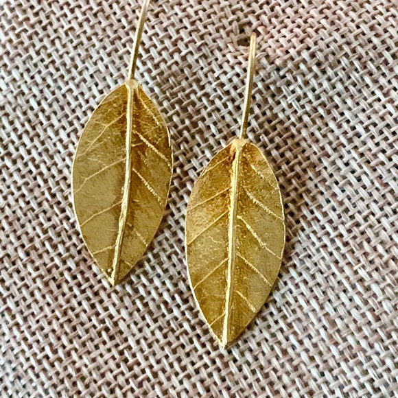 Earring Hooks Glamorous gold on brass. NWT - Picture 3 of 3